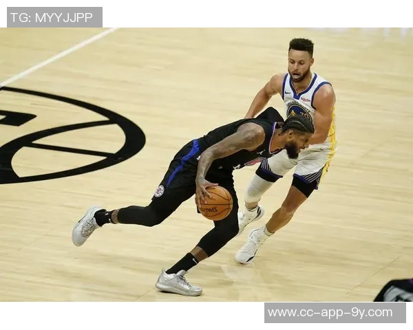 莫布里半场表现亮眼6中5砍下11分7篮板3助攻1抢断2盖帽正负值高达13