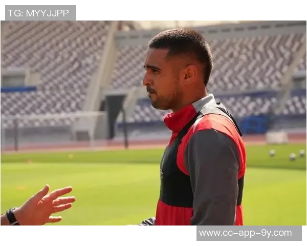 海港冬训首堂课在多哈举行新援让克劳德积极参与合练展现状态