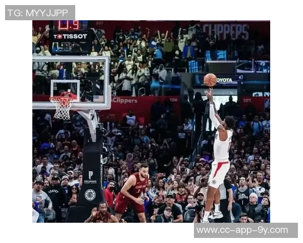 乔治下半场状态回暖15投5中贡献15分12篮板5助攻表现值得肯定