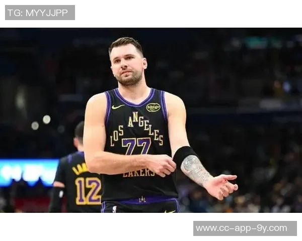 里夫斯提前退赛称东契奇为球队最佳进攻核心强调对他的依赖 里夫斯提前退赛称东契奇为球队最佳进攻核心强调对他的依赖